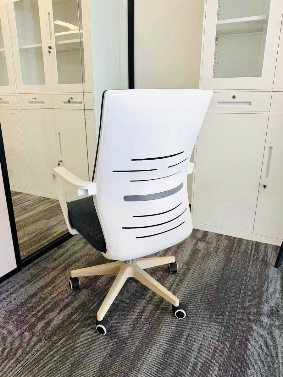 Luoluo_Yu1's tweet photo. Office chairs for sale! I’ve used mine for 4 years; quality is excellent. Selling brand-new ones at a low price. Buy via our store or DM for details. 11 years in office furniture! https://t.co/sUzSZewtWM