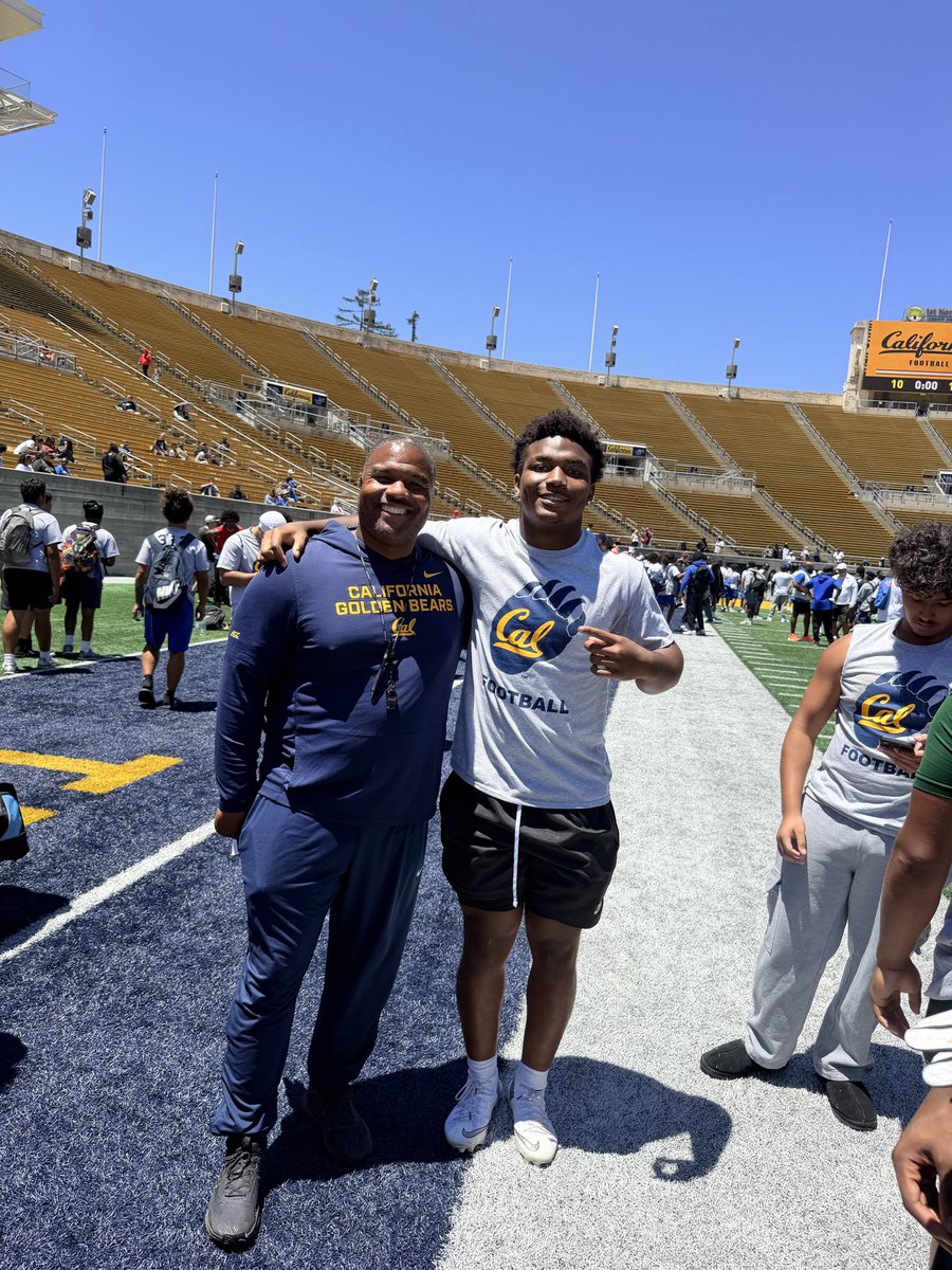 jakhariburrell4's tweet photo. Was blessed to go down to Cal Berkeley and showcase my talents infront of the Berkeley staff thank you coach @KbTheStable and @CalFootball for the opportunity!!! @BrandonHuffman @cvccavsfootball #AGTG #CVCFootball https://t.co/vRUBWmVLwz