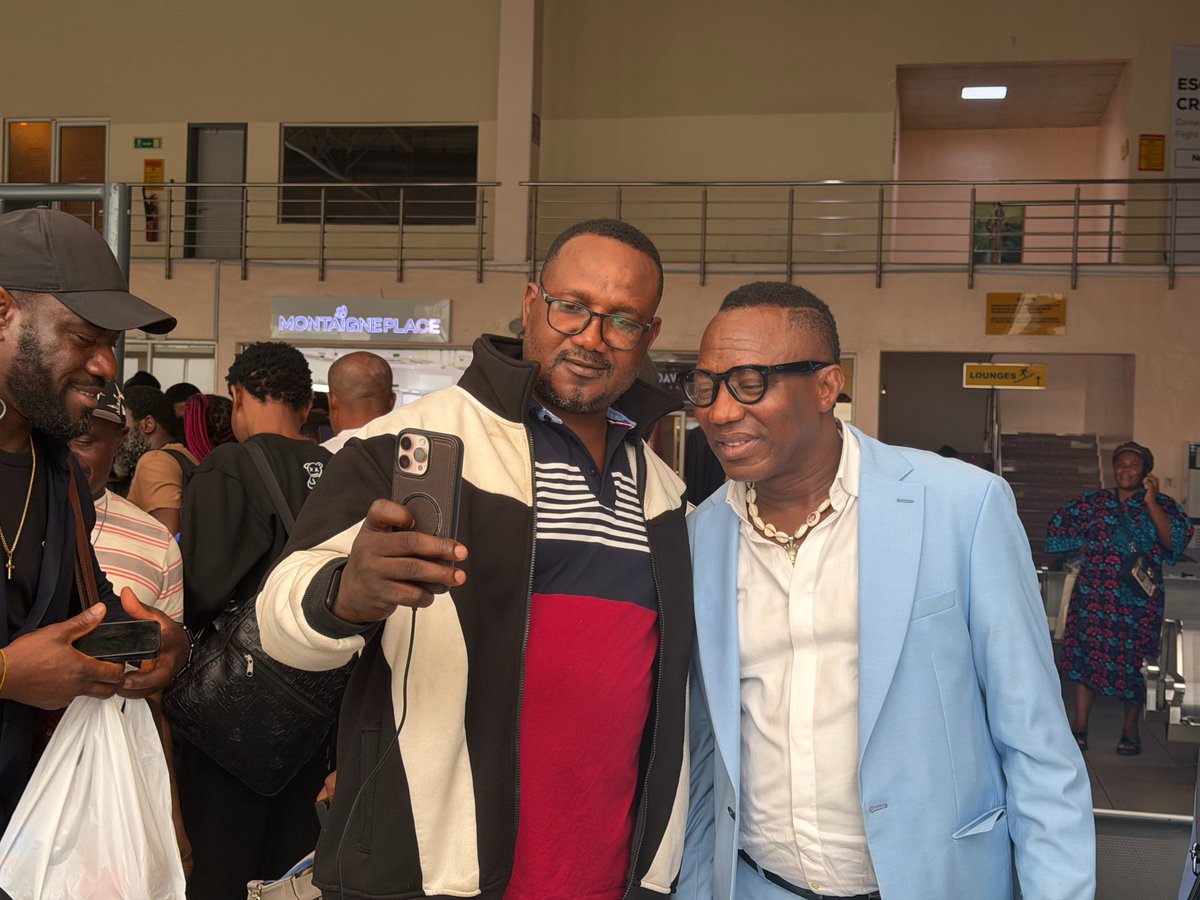 sowore's tweet photo. The Customer Service Debacle at Nigerian Airports
Yesterday, I met several passengers scheduled to travel from Lagos to Owerri on @flyunitedng . 

They had been abandoned to their fate after spending the entire day at the airport.
Some had been stranded for more than 11 hours, while the airline repeatedly postponed their departure time without providing clear explanations or adequate care.

Although we had a cordial interaction, that does not prevent us from once again stating the obvious: Nigeria's aviation regulators, especially the Nigeria Civil Aviation Authority @NigeriaCAA, have failed in their responsibility to rein in the irresponsible conduct of domestic airlines.

What is even more disturbing is that many of these airlines simply do not care. Delays have become routine, poor communication has become standard practice, and passengers are treated as though their time, comfort, and dignity have no value.