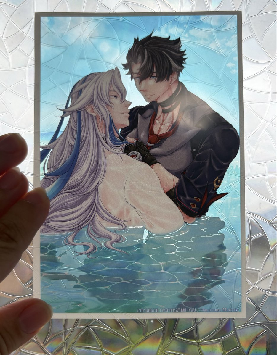 chrom_nikkiV2's tweet photo. こちらの新刊につくノベルティのポストカード出来てきました！

透明フィルム素材でとても夏っぽく仕上がったかなと思います☺️
本の内容とは1ミリも関係ないですが！
新刊一冊につき一枚お渡しで無くなり次第終了です〜
2枚目は透過の感じを出したかったけど超曇り空でよくわからなく… https://t.co/zKxrq905Jo