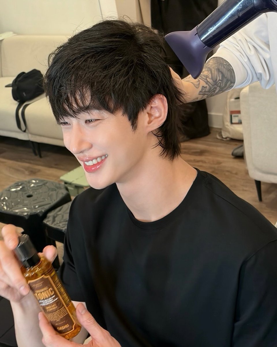woonaissante's tweet photo. 260622 변우석 인스타그램 업로드 [1]

#ByeonWooSeok #변우석 https://t.co/IzXzYA9uRR