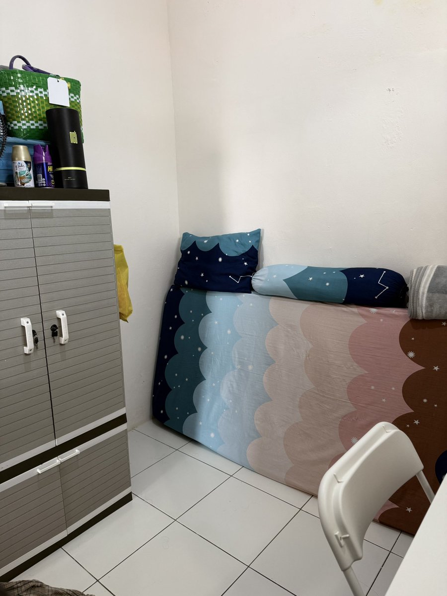 jjuniecandy's tweet photo. Halo, bantu RT/share yaa, siapa tau ada yang lagi cari kos di sekitar UPI 🥹

Lokasinya di Gang Kenanga No. 38, Geger Kalong Girang, cuma ±6 menit jalan kaki ke UPI

Fasilitas:
Kamar mandi dalam
Kasur &amp; lemari
Air, listrik &amp; WiFi sudah include
Dapur bersama
Area jemur
Kos putri https://t.co/C09Jzr98bn