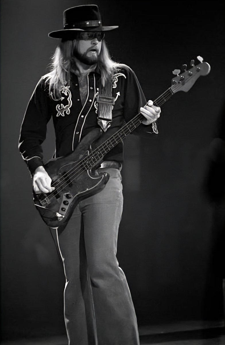 Skynyrd's tweet photo. Happy birthday to Larry. Wishing you a rocking heavenly birthday.🤘 https://t.co/EQOm8XWL1B