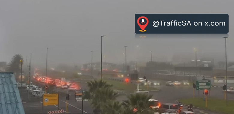 TrafficSA's tweet photo. Cape Town - MIST: Widespread mist across the region
#LightsOn #DriveSafe https://t.co/mF3abvUjAm