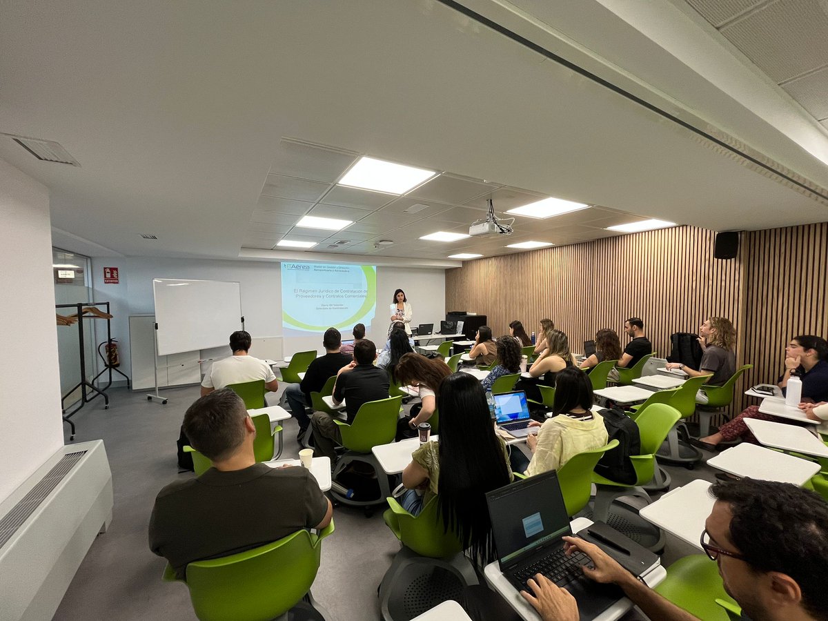 MGDAMadrid's tweet photo. Este  fin de semana hemos tenido el placer de contar con la presencia en nuestras clases de: 

- Dña. Elena Gil, Directora de Contratación de AENA.

-D. Vicente Estebaranz, Ex Socio en Pérez-Llorca Abogados.

Nuestro agradecimiento por su participación. https://t.co/D4iKeru2n0