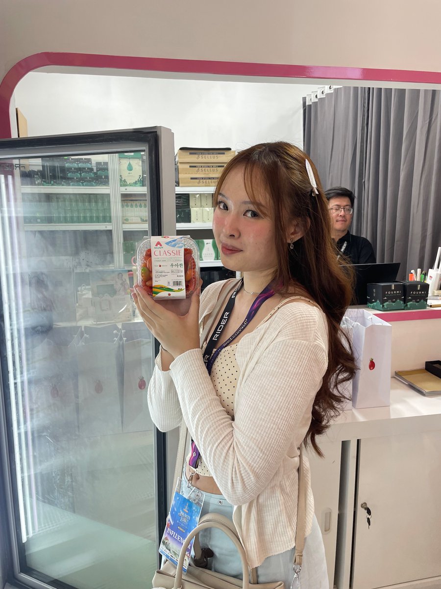 monicagof_'s tweet photo. Hi aku Monicagof, Travel dan Food content creator. Biasa nge trip atau solo travelling dan suka share makanan enak. 
Terus aku juga aktif jadi crew event. 

Aku suka share promo an yang murmer, cari uang sampingan, dan share job event.

Sebenernya aku lebih aktif ngonten di TT, tapi pengen coba aktif di X juga, karena aku nyaman di X (alias selama ini jadi silent reader)

Mau temenan sama semua penghuni X tanpa liat cenblue/non cenblue, mari berteman🙌🏻