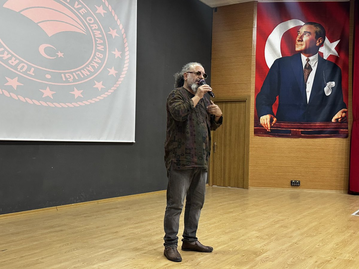 EgirdirMEM's tweet photo. Eğirdir’de Edebiyat Rüzgârı: Gençler Sordu, Sinan YAĞMUR Cevapladı! 📚

✨Eğirdir İlçe Millî Eğitim Müdürlüğü koordinasyonunda düzenlenen muhteşem bir kültür etkinliğinde, ünlü eğitimci-yazar Sayın Sinan YAĞMUR liseli gençlerimizle bir araya geldi! 🧑‍🎓👩‍🎓 https://t.co/gOv0f5KDuB