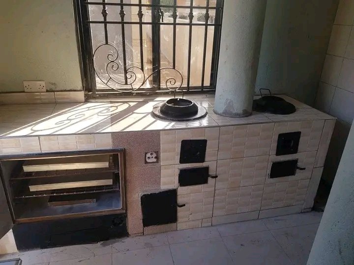 magma_stoves's tweet photo. Cooking in a clean, cost saving and efficient kitchen isn't  a luxy. With @magma_stoves your are sure to save 80% off fuel using reusable lava rocks empowered by solar energy embedded with regulation systems.

Call/whatsapp +256789057968 https://t.co/k741tBC1wD