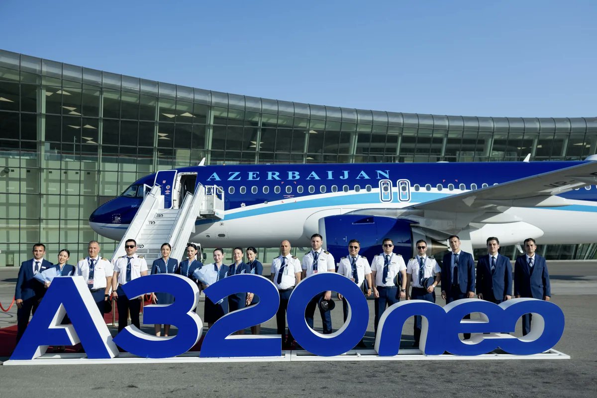 ikisahilnews's tweet photo. 🇦🇿🛩 "Azərbaycan Hava Yolları" QSC (#AZAL) donanmasını növbəti "Airbus A320neo" tipli müasir #təyyarə ilə gücləndirib.
@azalofficial #Azərbaycan #Azerbaijan #airbus #a320neo #ikisahil https://t.co/eT74bELwEc
