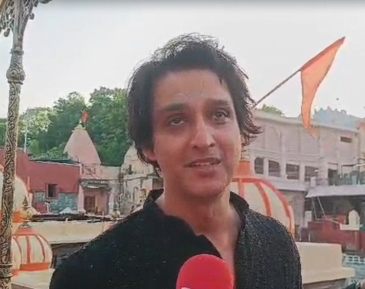 np_nationpress's tweet photo. Mahabharat actors Saurabh Raj Jain, Arpit Ranka pray at Mahakaleshwar temple

Mahabharat actors Saurabh Raj Jain and Arpit Ranka attended the Bhasma Aarti at Mahakaleshwar temple in Ujjain, seeking blessings for their upcoming show Mere Krishn.

https://t.co/jnhUDC7P4W https://t.co/ZwDX0qVML6