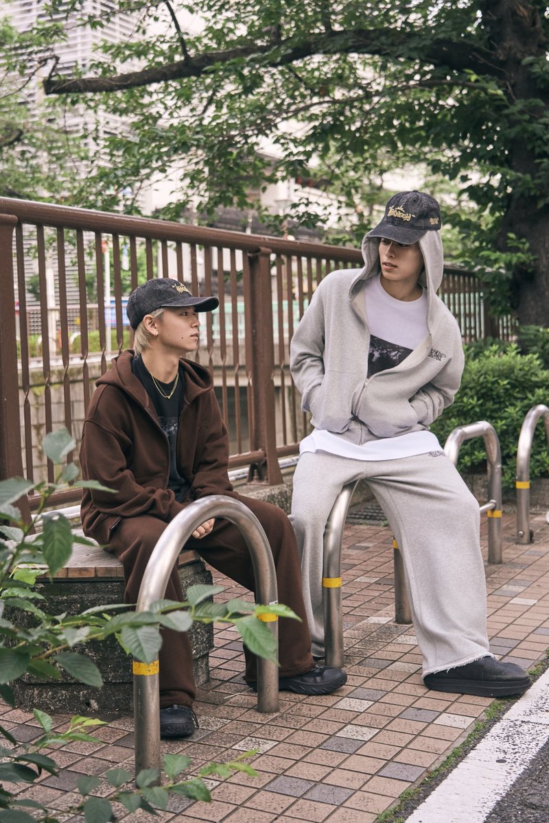 _STUDIOSEVEN's tweet photo. 【PREORDER】

KID x SVN Sweat Zip Hoodie
19,800 tax in

程よい厚みのスウェット生地を使用し、ボリューム感のあるシルエットとリラックスした着用感に仕上げました🍃

■受注販売期間
6月20日(土) 12:00 ～ 6月30日(火) 23:59

〈ONLINE〉
https://t.co/T79pb8Y9vc

#STUDIOSEVEN
#KIDPHENOMENON https://t.co/6rQON84ife