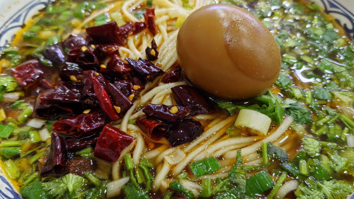 AlimgerYT's tweet photo. It’s 2 a.m. — the warm ramen here fixes every late-night twist. https://t.co/vujzdLScx9