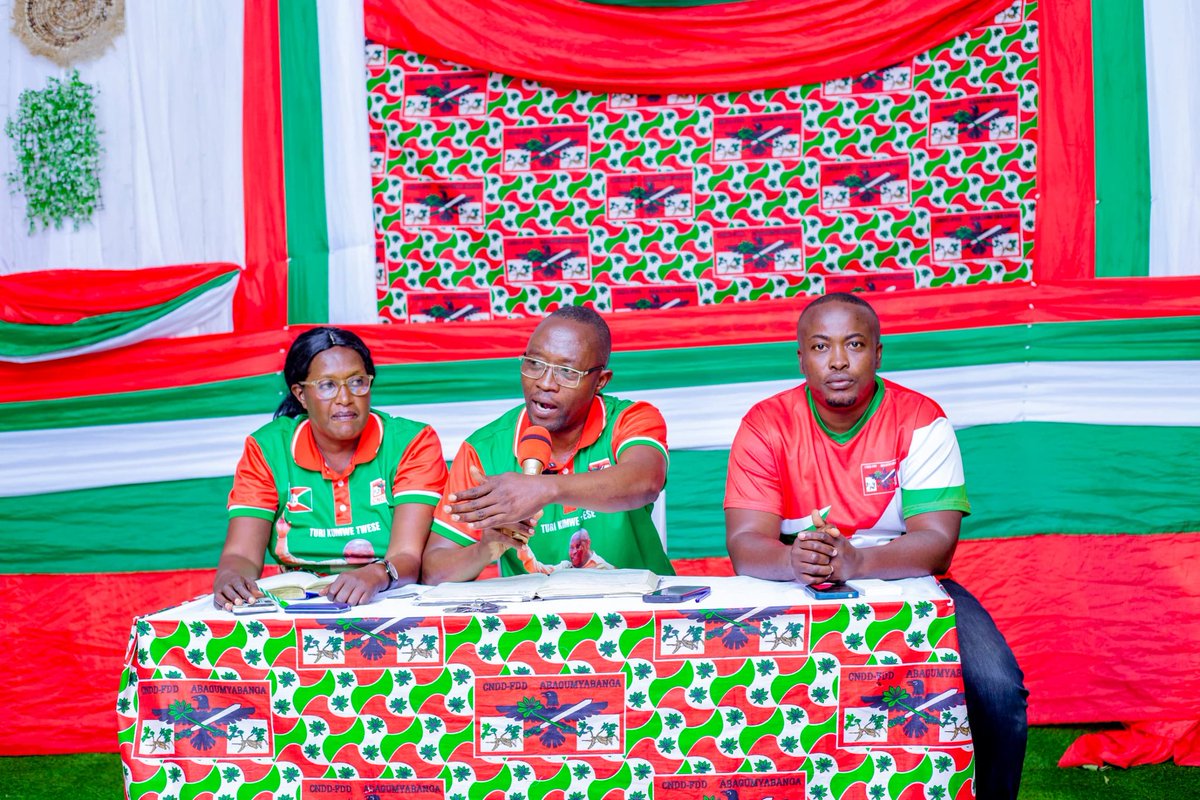 AngeDelc's tweet photo. Kuri uyu wa 21.6.2026, ubuserukizi bwa #CNDD_FDD muri zone Rumonge bwarakonije Imbonerakure mu nama yiga ku ruhara rwazo mu gutsimbataza amahoro, umutekano n’iterambere. Alphée Havyarimana yabasavye gukingira amahoro no kwitabira ibikorwa vy’iterambere.
@CnddFdd @IntumwaNews https://t.co/q0vI79baGN