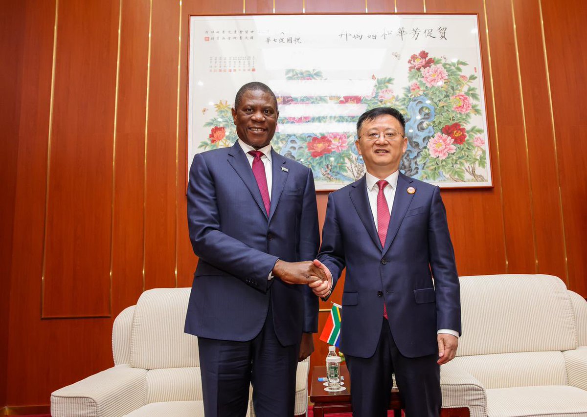 GoZa_TV_'s tweet photo. Deputy President Paul Mashatile delivered a keynote address at the 4th China International Supply Chain Expo in Beijing, highlighting South Africa’s commitment to strengthening global trade partnerships and expanding exports to the Chinese market 🇿🇦🇨🇳
 #SAChinaRelations #gozatv https://t.co/i3oHQyAIX4