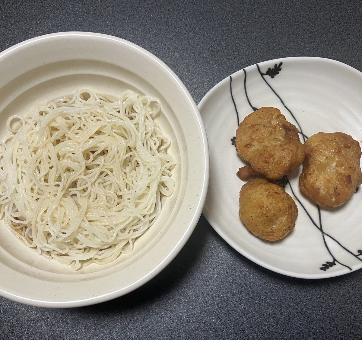 first_asahi's tweet photo. 6月18日
・5時起床
・7〜19時で夫の実家の田植えの手伝いへ
・朝食…朝マック
・昼食…セブンのパスタ
・夕食…鮭粥、コロッケ、唐揚げ棒

6月19日
・4時起床
・6〜17時で田植えの手伝いの続き
・腰をやった😭
・朝食…サンドイッチ
・昼食…セブンのパスタ
・夕食…ぶっかけそうめん、唐揚げ

#HSP https://t.co/O5KrYLdETG