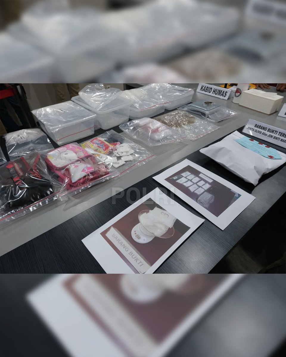 Polres_Bwi's tweet photo. Polri melalui Direktorat Reserse Narkoba Polda Sulawesi Tenggara berhasil mengungkap dua kasus peredaran narkotika selama Mei-Juni 2026 dengan menyita total 3.089 gram sabu dan menangkap dua tersangka. #BerantasTindakKejahatan menjadi komitmen Polri dalam menjaga keamanan https://t.co/zdYyyeC2Ud