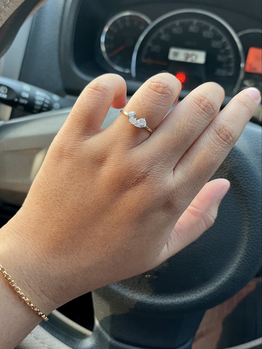 ekestov's tweet photo. Cincin paling jarang dipake, selama beli baru dipake 3 kali aja kayaknya🥲💍 #jewelry https://t.co/zYjOWWfAlV