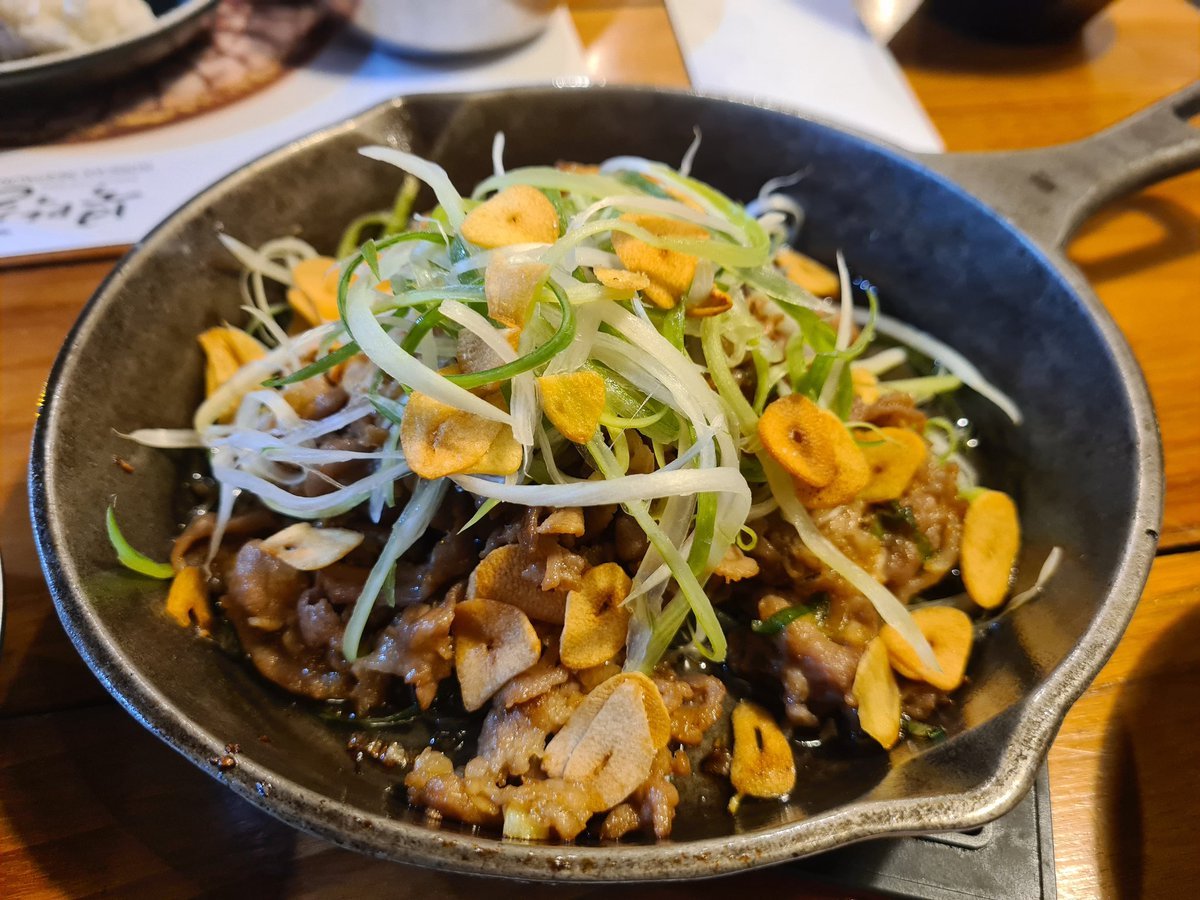TTOOPPTTTOOOPPP's tweet photo. 📍Bookmagal เอกมัย

ร้านอาหารเกาหลีที่การันตีด้วยรางวัลมิชลินสตาร์ถึง 3 ปีซ้อน!! ⭐️⭐️⭐️

เป็นร้านเกาหลีที่ชอบม้ากกก ราคาน่ารัก น่าคบหา ส่วนตัวรู้สึกว่าสั่งอะไรมาก็อร่อย ถูกปากไปหมด 🤣 โดยรวมคือดีย์งามเลยนะ อยากให้ไปลอง

💸 ฿฿฿
🚗 เราจอดรถที่ Gateway เอกมัยแล้วเดินมา
TPRATING 7.5/10

#อร่อยบอกต่อ
#วันนี้ชาวติ๊กฟ้ากินอะไร
@aroii @Kin24hrs