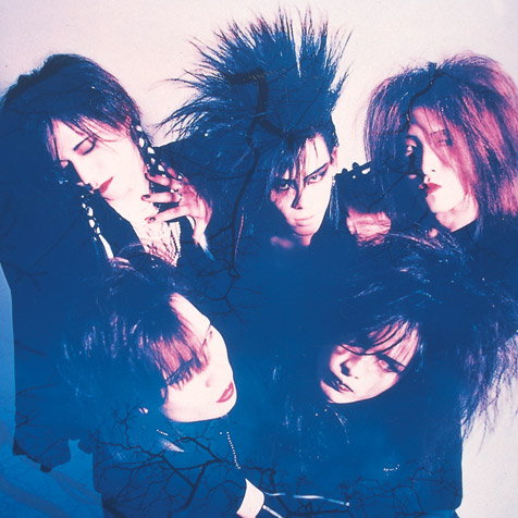 loft_50th's tweet photo. 【#DaysOfLOFT】1991年7月6日、7日にわたり、LUNA SEAが『UNDER THE NEW MOON TOUR EPISODE 1』を新宿ロフトで開催。インディーズ時代の1stアルバム『LUNA SEA』のリリース直後に行なわれた初の全国ライブハウスツアー。全国7カ所で2,800人を動員。
https://t.co/eqzA1bUjZo

#LOFT50th https://t.co/hF2ZFQz7M4