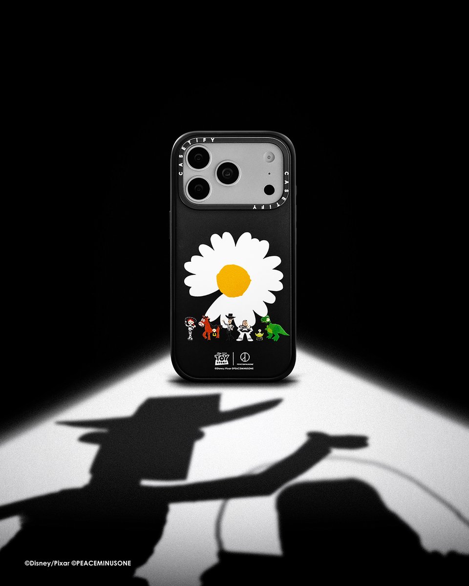 Casetify_JP's tweet photo. 🌼 THE FIRST FAN 、カウントダウン開始！

世界初となるトイ・ストーリー | ピースマイナスワン : THE FIRST FAN × CASETiFY がついにリリース。
@casetify が、@Disney ＆ ピクサーの『トイ・ストーリー』と PEACEMINUSONE®️ の夢のような出会いを実現。

はじめての友情、はじめての夢、そして、はじめてのファン。

その”はじまり”のストーリーをぎゅっと詰め込んだコレクション。
自由にカスタマイズできるケースやテックアクセで、トイ・ストーリー | ピースマイナスワンの世界をいつでもそばに。

そして、大注目のトイ・ストーリー | ピースマイナスワン アパレル＆グッズコレクションも登場。
公式オンラインのみでの数量限定アイテム。

ウェイトリスト (先行販売登録) は、ただいまより受付開始▶️https://t.co/7WvO8DQpZX
24時間以内に登録して、先行販売のチャンスをゲット。特別なコレクションに、いち早く会いに行こう！

先行販売：2026年6月24日11時
一般販売：2026年6月24日17時

#TOYSTORY #PEACEMINUSONE #CASETiFY
#TOYSTORYIPEACEMINUSONEICASETiFY