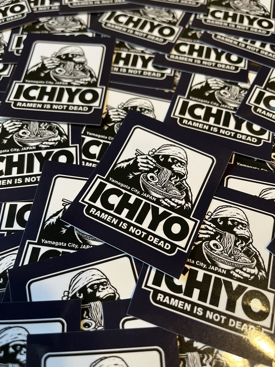ichiyo39's tweet photo. 【ステッカー】

調子こいてすみません。
ステッカー第二弾「ゴリラver.」完成しました。

お食事の方、店内スタッフまでお声がけください。
もちろん無料🤘たくさんあります。
（第一弾「ラーメンver.」もまだありまぁす。）

恐れ多くも両デザインともにTシャツ化検討中ですー。 https://t.co/nIDg8IfR5r