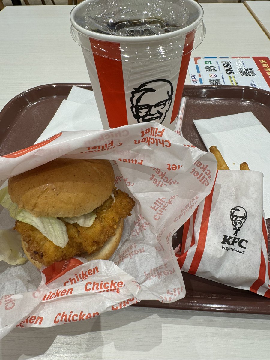 botanhiroko's tweet photo. 今日のランチどーしてもケンタッキー
チキンフィレサンドが食べたいワタシ

美味しく食べたのに､なぜがゲップが止まらない
身体がケンタッキーを拒否してるオトシゴロ
悲しい…😭 https://t.co/USEN2cGSaG