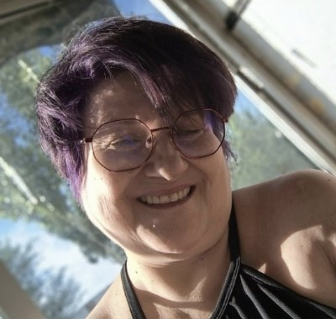 o931d's tweet photo. @OSilenciosa Mira esca cabecita ,esa cara deforme yo no puedo contestarle a una persona con síndrome de down porque no entiende nada mejor dile a tus padres que te quiten el móvil https://t.co/QsWlD9LVwr