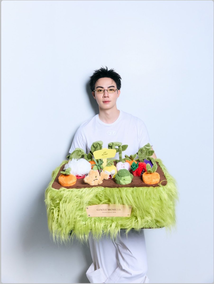 bunnycutieth's tweet photo. พี่ซีกับ Gentlemonster ถูกต้องหล่อมากก🍅🥬🥕🥦

#GENTLEMONSTER
#GENTLEMONSTER_VeggieCollection2026
@zee_pruk #ZeePruk https://t.co/Z2JHKpkHB1