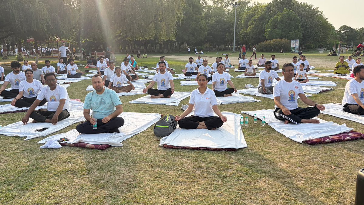 YuvaKarnal's tweet photo. पोस्ट विभाग एवं मेरा युवा भारत करनाल ने किया अंतर्राष्ट्रीय योग दिवस 2026 का सफल आयोजन
 थीम – योगा फॉर हेल्दी एजिंग (Yoga for Healthy Ageing) https://t.co/3ETMqpwmZB