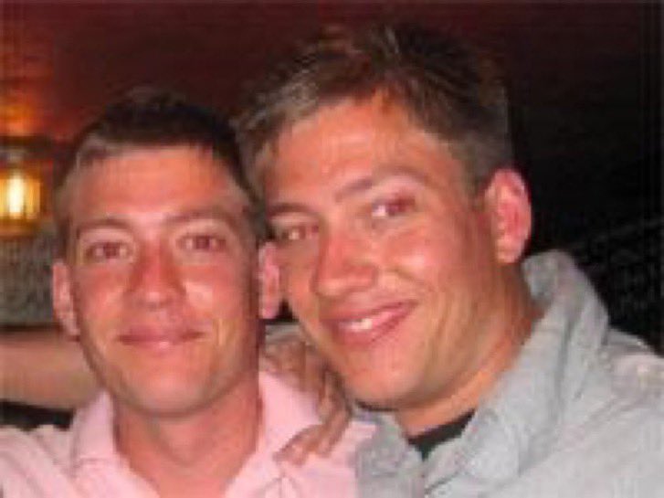 150G512XD's tweet photo. John passed away in a field hospital, thousands of miles away, on his 24th birthday, with his identical twin, Will, by his side. Will, who was in the same Battalion, held John’s hand for 10 hours until he passed away 😥 💔 

Thank you for your service John ❤️

Lest we forget 🇬🇧 https://t.co/igMnMAJIpM