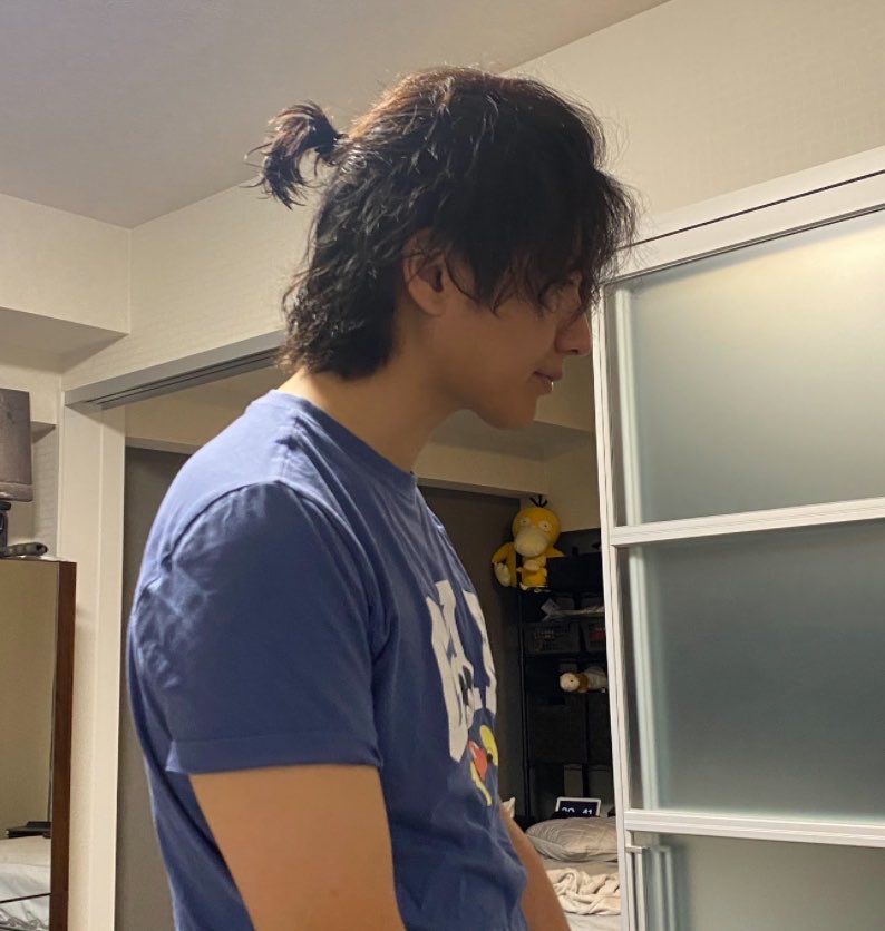 met___met's tweet photo. 去年旦那の髪が長かったから
括った姿写真におさめてたねんけど
こないだのキャンくん同じ髪型してて
オデは本当に見る目があるなあと‼️
イケメンしかこれ似合わないので‼️🙂‍↕️ https://t.co/0tfxRIUDfg
