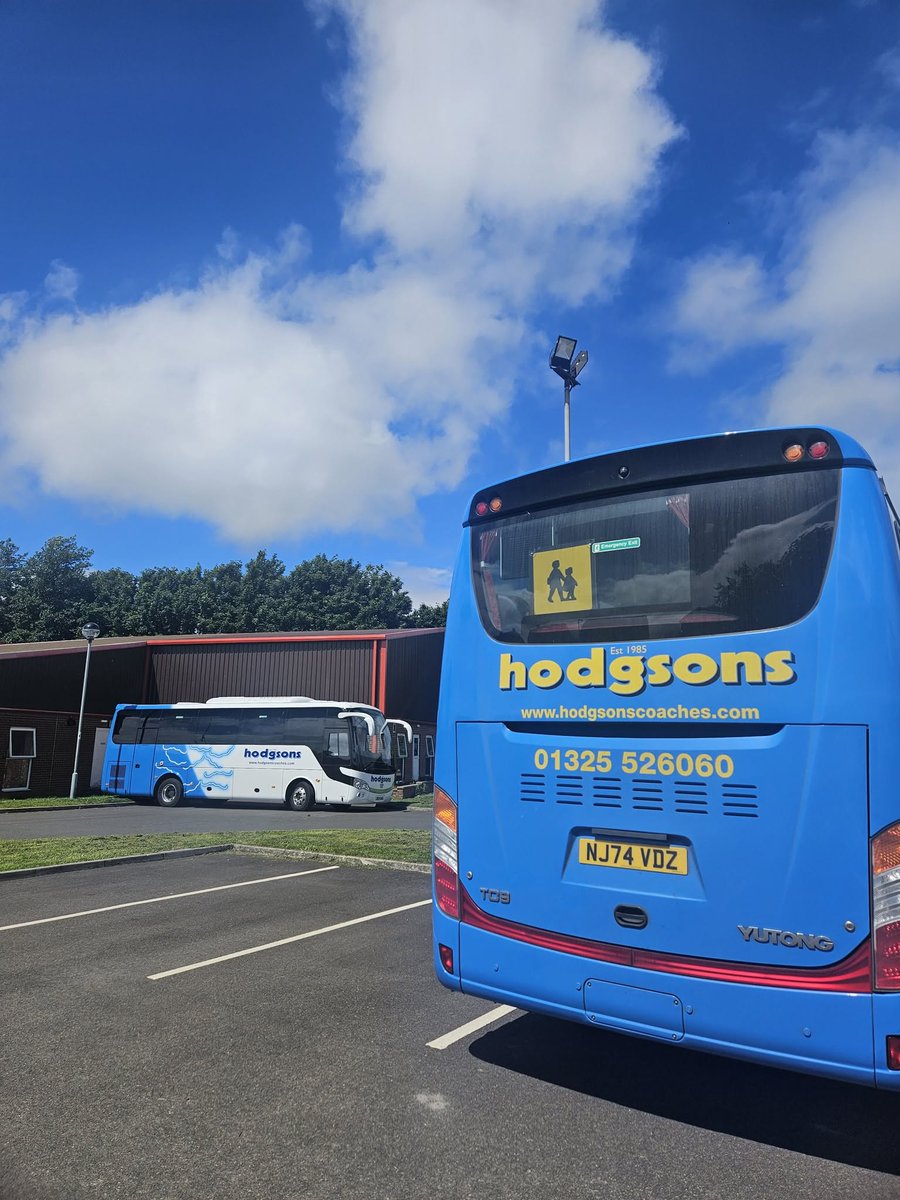 CoachesHodgsons's tweet photo. They don't all come in large sizes!
#TeamHodgsons #TakingPeoplePlaces #MixandMatch https://t.co/y2GXNg6zvb