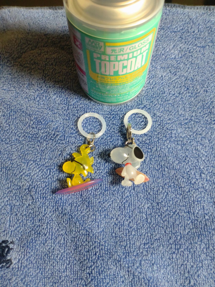 cblqfz's tweet photo. お気に入りウッドストックとスヌーピーめじるし
プラモデル用トップコート
Before←
After　→
ツヤ感が増した感じ。輪っかも黄色とピンクに変えてみました。 https://t.co/6L5WY3z9Mm