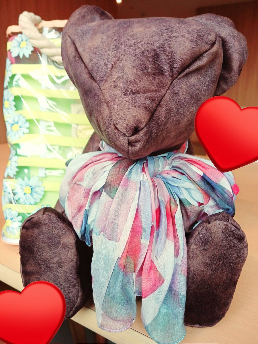 P_uchinoko_P's tweet photo. ミーモちゃんですﾟ.+:｡ﾟ.+:｡
🇪🇸語のmimosoから付けました。
甘えん坊、可愛がられる存在という意味です。
リボンの中にアロマオイルを染み込ませた紙を入れているのでバニラの香りがします🧸💖
リボンの色や素材を変えたり染み込ませるアロマを変えることでイメチェン出来る子に🍀✨ https://t.co/SSjudoabME