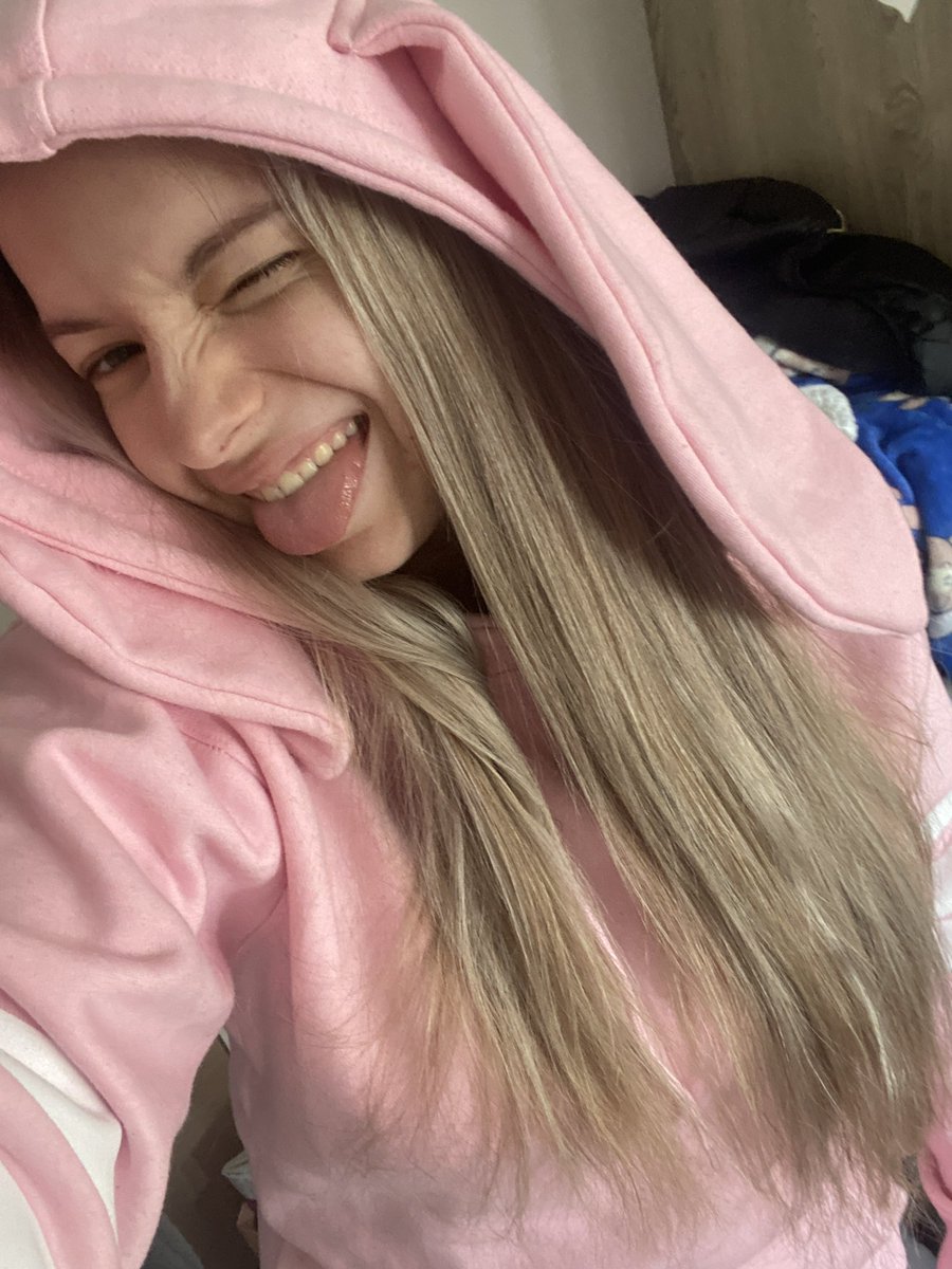 MrsFluffyness's tweet photo. Happy 10 year anniversary @DeadbyDaylight 🖤🤍 
10 years of my favorite game! And 8 years of me playing it!

Older pics of my bunny Feng hoodie 🐰

#intothefog #shirtmysurvivor #deadbydaylight #bunnyfeng https://t.co/7V45GH5ZIq