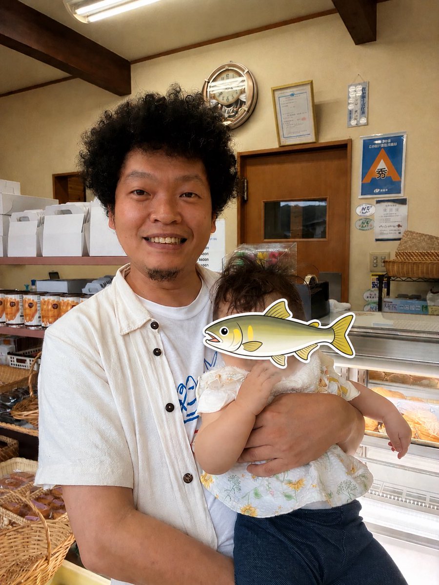 sumocon's tweet photo. あゆかちゃん、山田松月堂さんへご訪問です。
#リビング対馬 https://t.co/Vxanp4273j