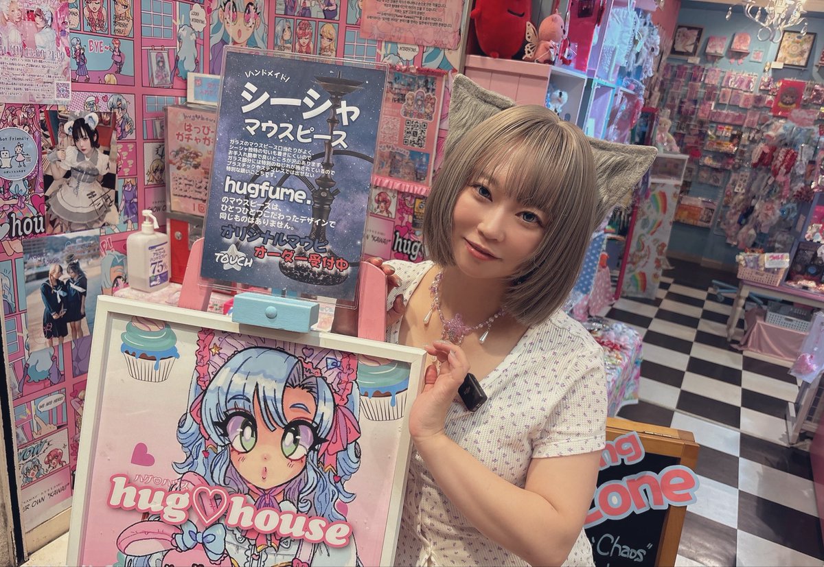 UiceIce's tweet photo. なんとなんと…… あの
思考実験で有名な
夏絵ココさま ＠NatueCoco 🐈‍⬛が
ご来店くださいました♡
ココちゃんの"なわばり"にしていただいて
大光栄です💗

"夏絵ココセット"も
つくっていただいたので
（ココちゃんが選んだココちゃんとお揃いのアクセサリーセット）
そちらものちほどポストしますね♡ https://t.co/iOqk9T6yLz