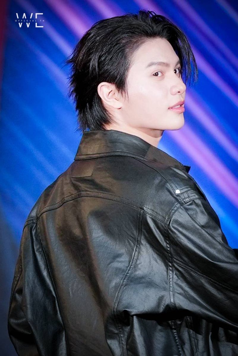 WE4TREND's tweet photo. หันหลังให้กล้อง แต่ไม่หันหลังให้เธอนะ😊

WILLIAMEST MADRID VIBES
#WilliamEstFMinMadrid 
#WilliamEst
#williamjkp https://t.co/sPzge0GzBT