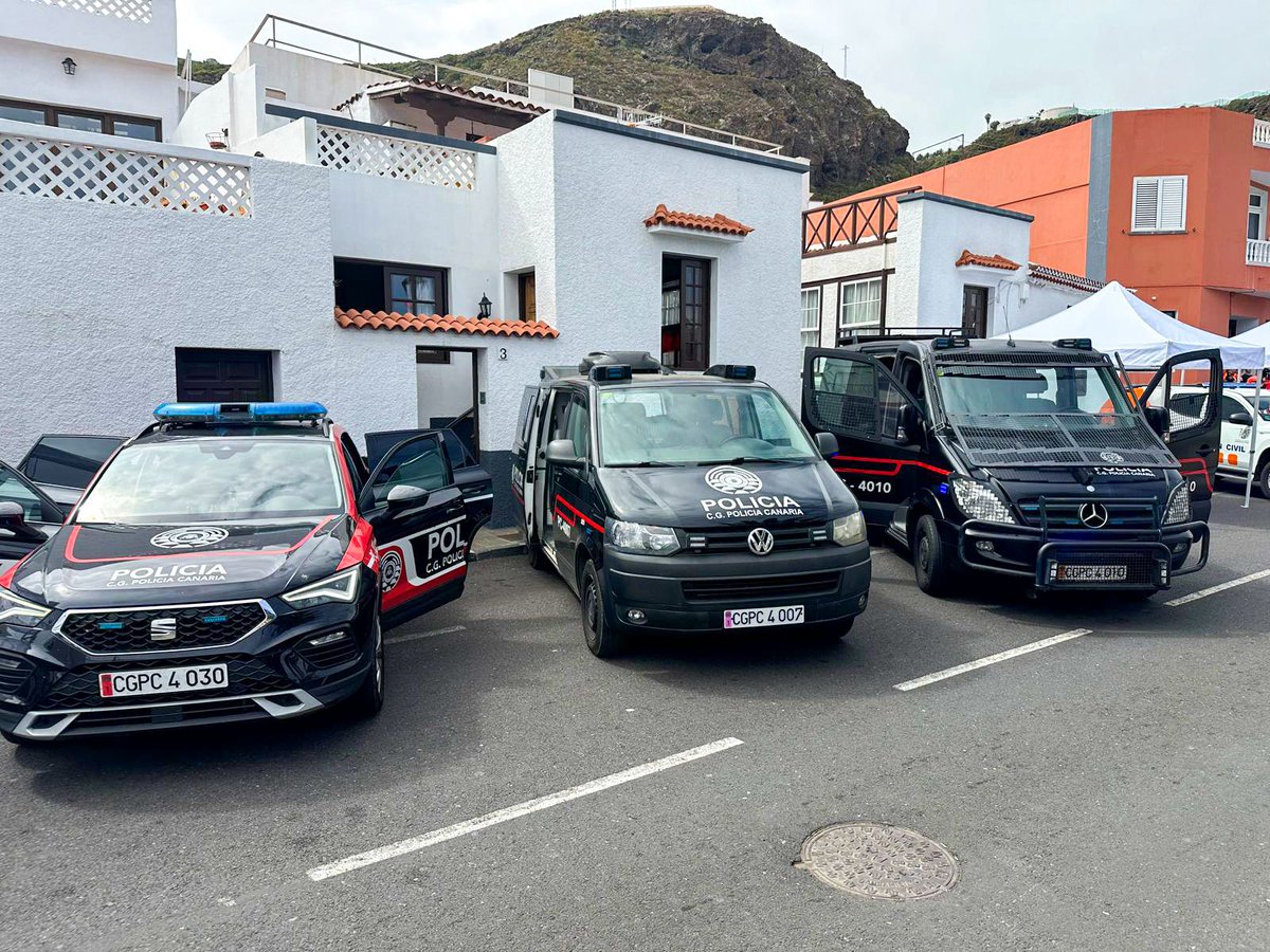 CGPCanaria's tweet photo. 🐕🚔 Participamos en la I Jornada de Seguridad y Emergencias de San Juan de la Rambla, #Tenerife

➡️ Las Unidades de Seguridad Ciudadana y Guías Caninos exhibieron los recursos con los que trabajamos día a día al servicio de Canarias https://t.co/Zagl4D4Uyh