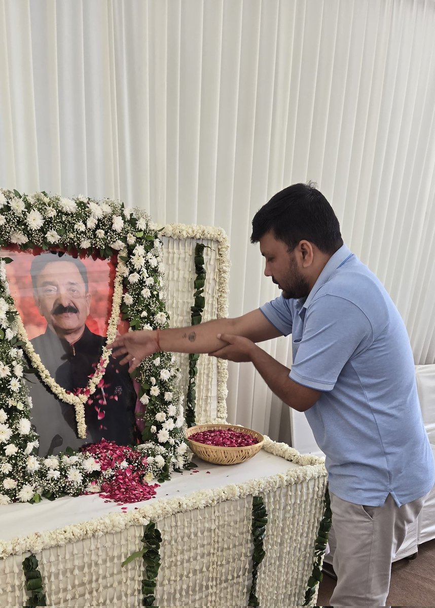 ADhindala's tweet photo. ॐ शांति 😔🙏
बड़े भैया @Rohit_Chahal जी के पिता जी के आकस्मिक निधन उपरांत आज उनके आवास पहुंचकर दिवंगत श्री नरेश चौधरी जी को श्रद्धासुमन अर्पित कर नमन: किया  🙏🙏💐💐
ईश्वर दिवंगत आत्मा को श्री चरणों में स्थान दें 🙏🙏
ॐ शांति 🙏🙏
@JAT_SAMAAJ https://t.co/4SwBB5TZlr