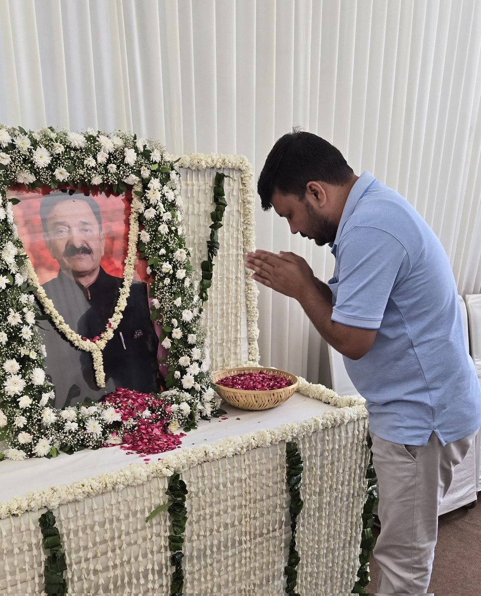 ADhindala's tweet photo. ॐ शांति 😔🙏
बड़े भैया @Rohit_Chahal जी के पिता जी के आकस्मिक निधन उपरांत आज उनके आवास पहुंचकर दिवंगत श्री नरेश चौधरी जी को श्रद्धासुमन अर्पित कर नमन: किया  🙏🙏💐💐
ईश्वर दिवंगत आत्मा को श्री चरणों में स्थान दें 🙏🙏
ॐ शांति 🙏🙏
@JAT_SAMAAJ https://t.co/4SwBB5TZlr