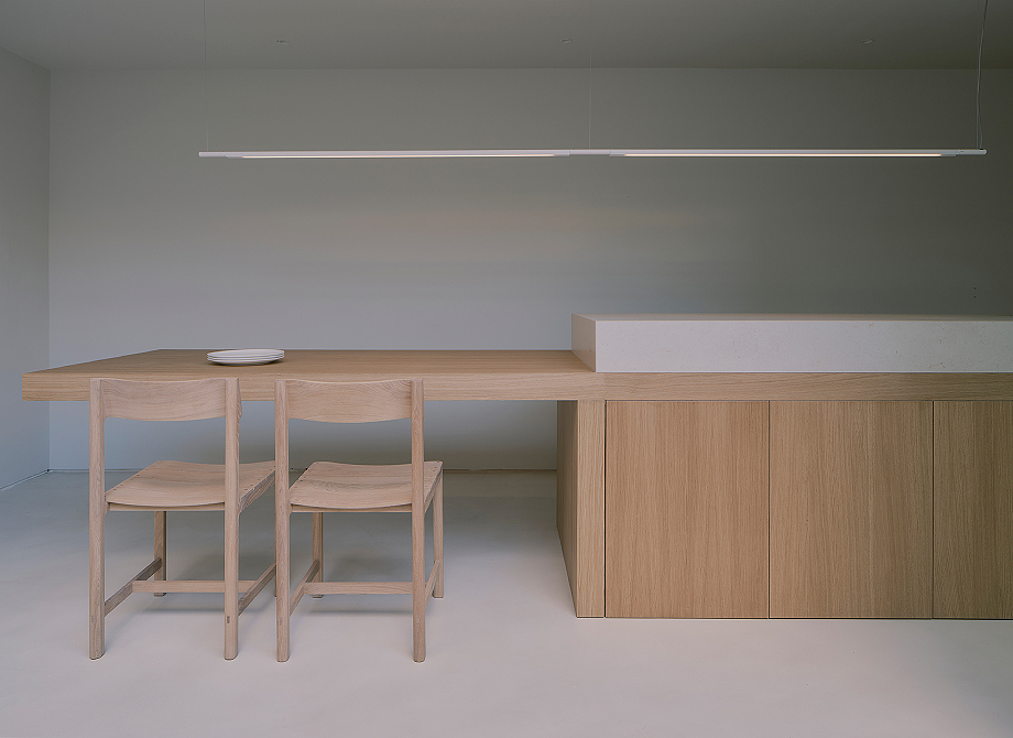 Interior_es's tweet photo. Diseñada por el estudio #Maximale, esta vivienda replantea la domesticidad con una propuesta minimalista, cálida y luminosa que transforma una tipología poco habitual en espacios fluidos y conectados.
-> Fotografías: David Zarzoso
-> https://t.co/XPNF9EGfH1
-> #interiores #Madrid https://t.co/9CKr1kAFMg