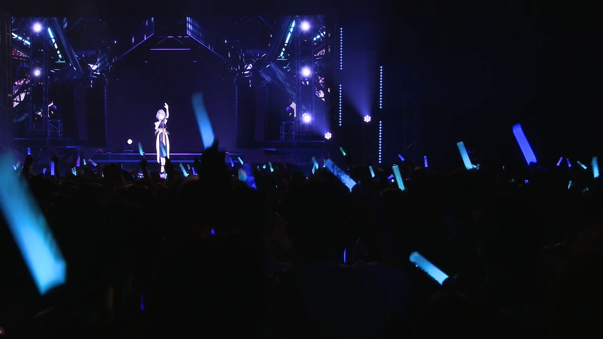 wouca_rkm's tweet photo. あたためて #RKMFes_2026
ありがとうございました😌⋆˙⟡

お礼と気持ちを綴らせてください。

大きなステージが初ライブだったこと、
大好きなRKのみんなと同じ舞台に立てたこと
とても嬉しい気持ちでいっぱいです！

本当に素晴らしいアーティストしかいなくて
昼も夜も自分以外のステージではしゃぎすぎた！
自分の時はアドレナリンで乗り切った！笑

転換動画が流れた時とかの
「wouca~~!!」「ｦｳｶﾁｬｰｰｰﾝ!!」の声が
すっごい嬉しくて笑顔で泣きそうでやばかった。
待っててくれてありがとう。
来てくれてありがとう。胸がぎゅーってなった。

一面青く輝く立川ステージガーデン
響き渡る私の歌声とみんなの弾むような歌声
クラップしたり、飛んで楽しんでくれてる様子
ずっとずっと愛おしくてたまらなかったよ。

私って今ここで歌えているんだ‥
RK Musicの一員なんだ‥

って想いが溢れてきちゃって
よく泣くのこらえられたなと思う（т-т）

woucaがステージに立っているだけで
同じように感動して泣いてくれた方もいて
みんなからのあたたかい気持ちを感じた。
現地、配信から楽しみに見にきてくれて
心からのありがとうを言わせてください。

woucaを気になってくれた方のポストも
たっくさーーーーん見かけました（т-т）
これからも、私の人生を映し出すような歌声を
お届けしつづけるので、また会えたら嬉しいよ。
出会ってくれてありがとう。
どんな人かわからない状態のなかでも
真剣に耳をかたむけてくれてありがとう。

セトリのお話もしようかな

✦・┈┈┈┈┈┈┈┈ ・✦

M1. Romantica (ロマンティカ)
woucaの名刺曲
とにかく自分らしく、楽しめました！
念願のみんなとの「夢はデッカくいこうぜ」
笑顔にならないわけがない！超声でかかった！
ほんっと最高よ！ありがとう！また絶対やろう！！

M2. 音を浮かべて
ヨノ先輩が楽曲提供してくれた大切な曲。
みんなと会えて嬉しい気持ち
今を生きていられていることの喜び
愛と感謝を込めて歌わせていただきました🎼

M3. loosey (ルーズィ)
みんなと踊って歌えるオシャレ楽しいナンバー
調子良い時ほど嫌なことが起きたりするけど
そんなことすらも自分の魅力の1つに変えて
人生謳歌しちゃヲウカ～！？な一曲🕺🏻
作詞もしたのでリリースをお楽しみに♫

✦・┈┈┈┈┈┈┈┈ ・✦

お花やお手紙は
のちほど受け取れるかと思うので
またその時に再度お礼させてください😌

今回のステージで反省点もいっぱいあったから
バースデーライブに活かせるように練習する。
6/24(水) 20:00～の初3D
YouTube全編無料公開ライブもぜひ見にきて‥！
新ステージのお披露目もあるよ✌

ライブ写真もいっぱいありがとう！！
タグつけてアップしていただけたものは
SNS投稿やサムネに使用させていただきます🥂

また次の配信でいっぱい話そう～～～～！！！愛