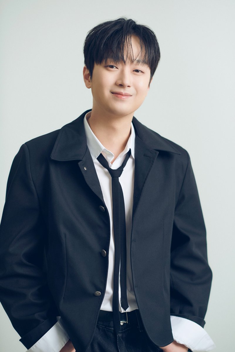 ChanWonOfficial's tweet photo. ✨ New Profile ✨

#이찬원 #LeeChanWon
#프로필 https://t.co/ih1qnvKsPA