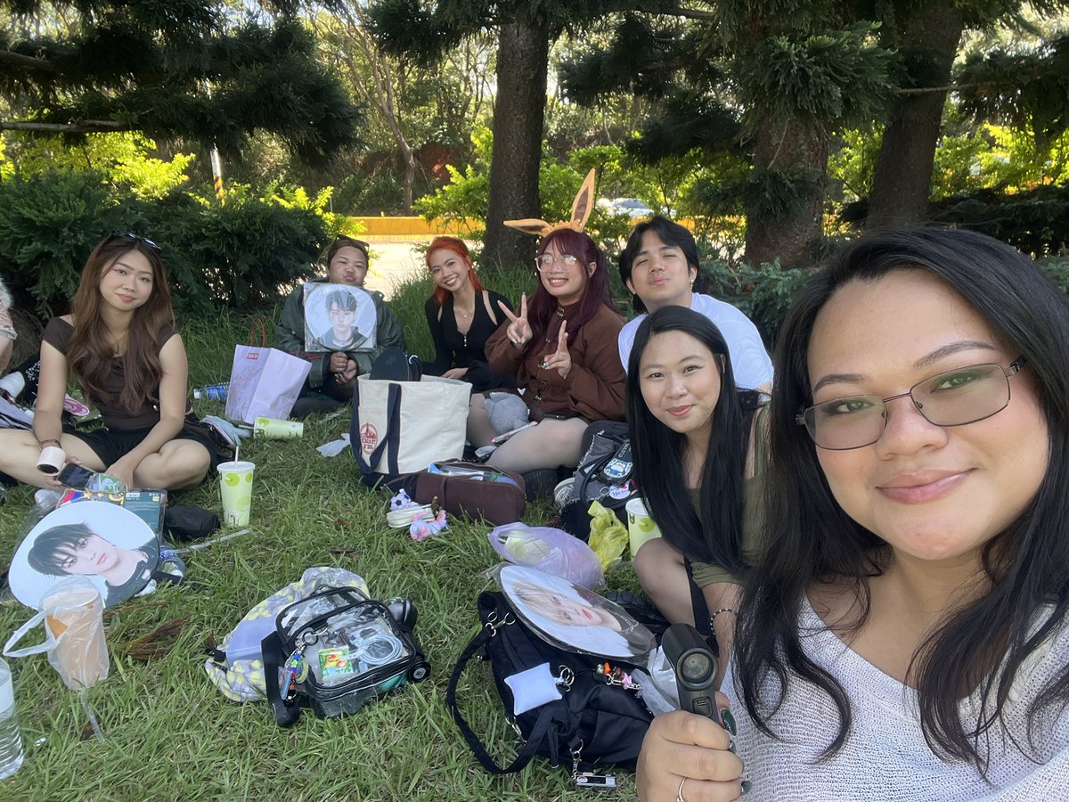 j4nico's tweet photo. saw &amp;team live for the first time. saw nico and fuma up close (no photo of fuma 😩). got to meet and bond with ph lunés (too shy to say hi to other moots i'm sorry 😭)

knees, legs are giving up. throat sore. voice gone. but the BEST 3 HOURS OF MY LIFE 💙 #BLAZETHEWAY_Taipei https://t.co/n0Ywk5mCjI
