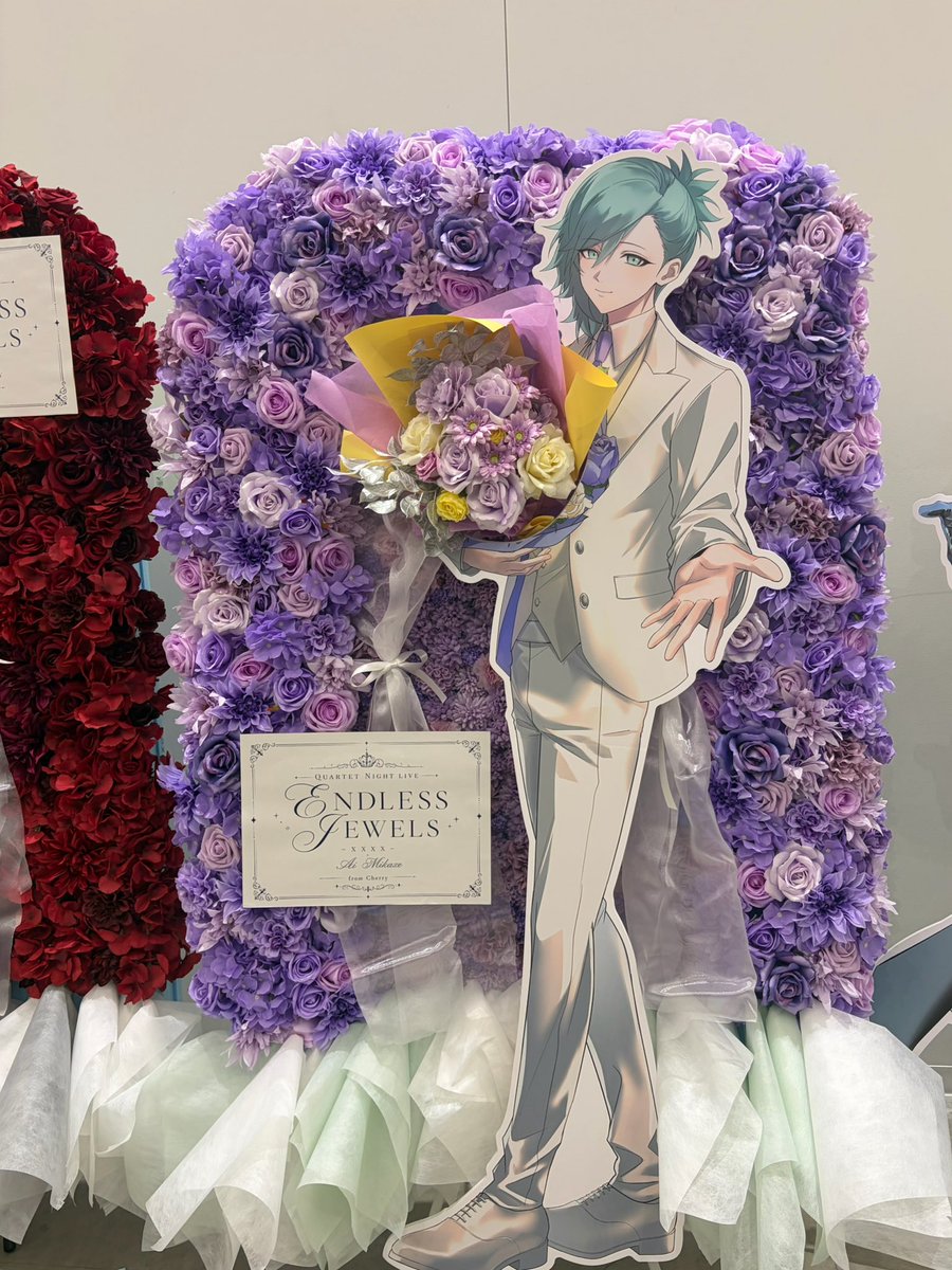 CXsissi1231's tweet photo. カルライ千葉公演で飾られていたこちらの2基のフラスタのイラストを担当させていただきました！
お花や装飾がとても華やかで美しく、イラストもこんなに素敵に仕上げていただけて感無量です…！✨
この度はご依頼いただき、本当にありがとうございました😭 https://t.co/EQ00QxCyRf