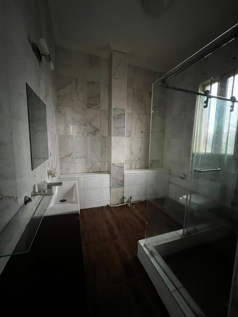gmcentertainmn1's tweet photo. A SERVICED THREE (3) BEDROOM APARTMENT PROPERTY WITH A ROOM BOYS QUARTER IN PARKVIEW ESTATE IKOYI AVAILABLE FOR IMMEDIATE LETTING

Location: Parkview Estate, Ikoyi..

Rent: N27M
Service charge: N3M
Caution fees: N1M
Legal fees: 10% 
Agency fees: 10% 
07081352752 https://t.co/3LjuUlTF1H