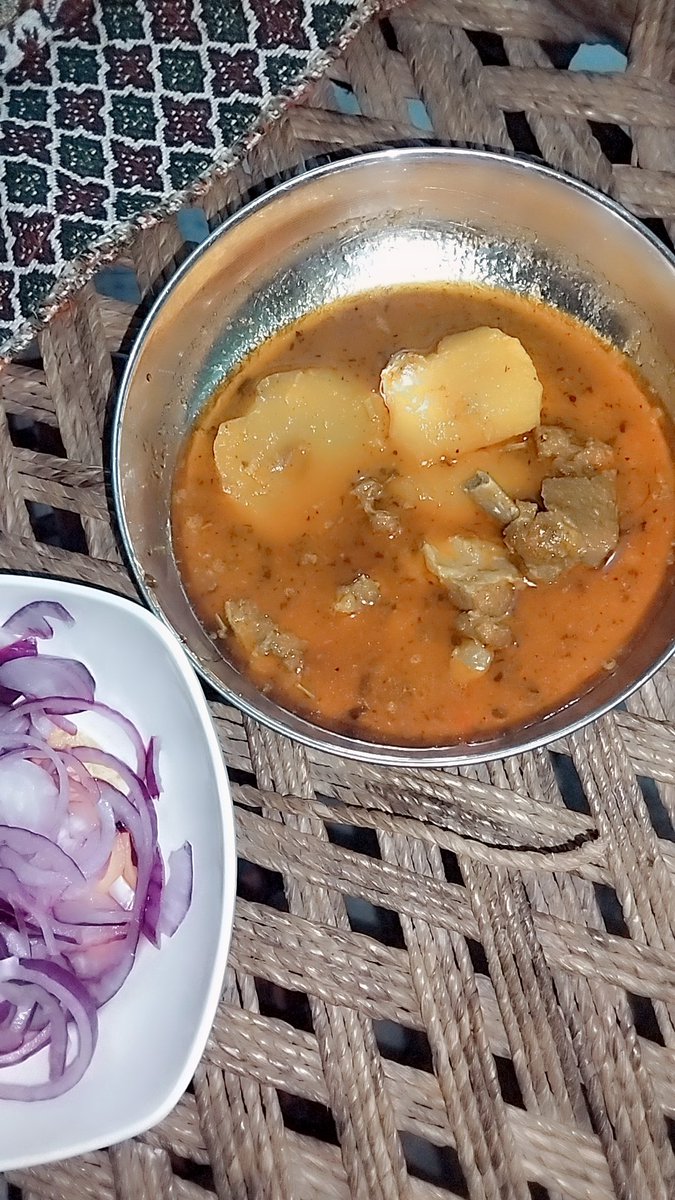 Odinarygirl00's tweet photo. بڑے عرصے بعد الو گوشت حاضر خدمت ہے https://t.co/mN1HX62lL2