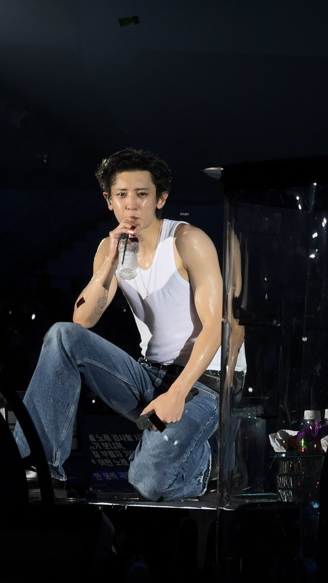 weeknd_cherry's tweet photo. Hot guy https://t.co/UQeFadQ3TO