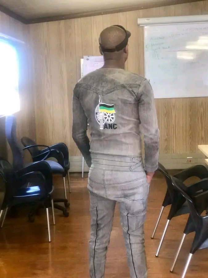 Luvuyo72591244's tweet photo. Biggest mistake  I did in life was leaving Anc for MK...Goodbye Mk...ANC I am coming back home,hope you will welcome me with warm hands...Aluta continua 👏 well done comrade. https://t.co/yYuBnR9oRY
